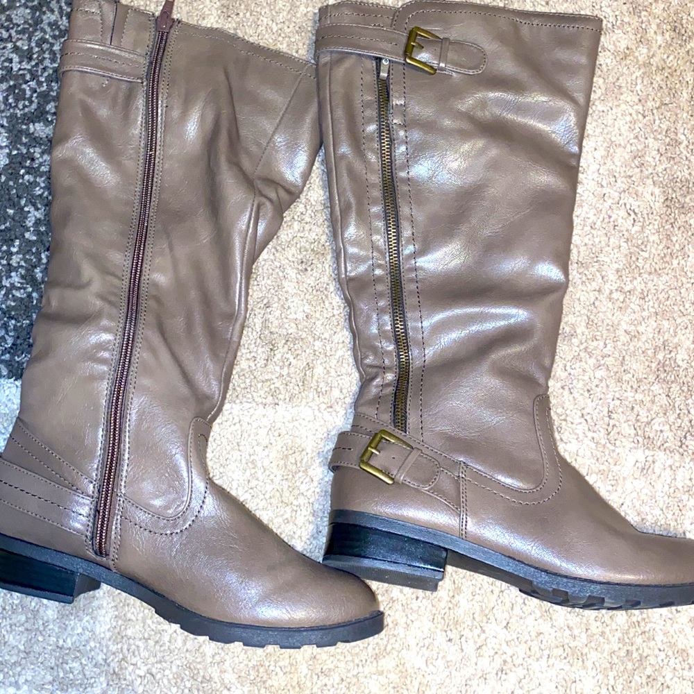 Women’s med brown sz 6 1/2 boots